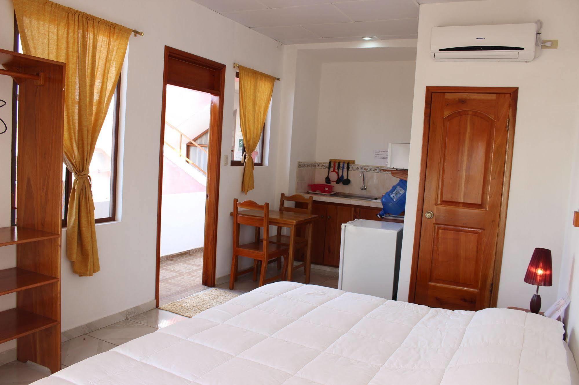 Galapagos Best Hostel Puerto Ayora  Exteriér fotografie