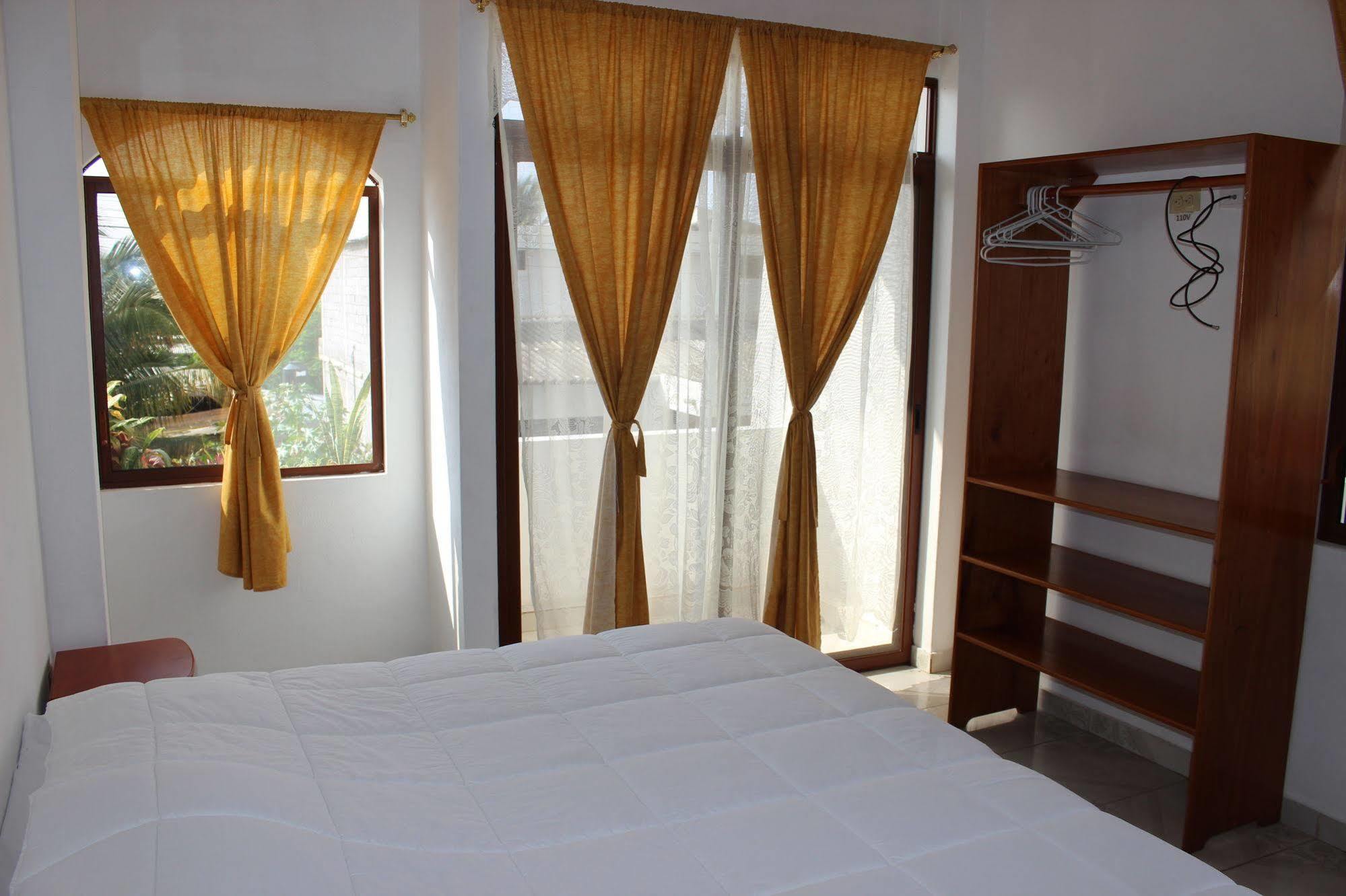 Galapagos Best Hostel Puerto Ayora  Exteriér fotografie
